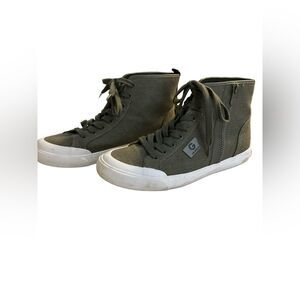 GBG Los Angeles Sneakers Size 9
